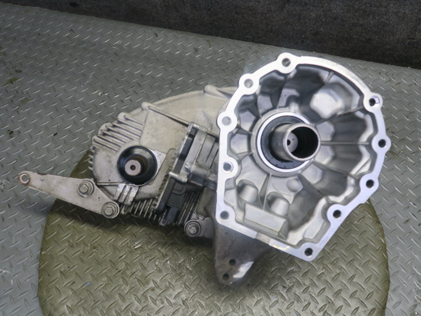 2016-2018 Porsche Cayenne Turbo S 958.2 4.8L Transfer Case Box w Motor 958341042