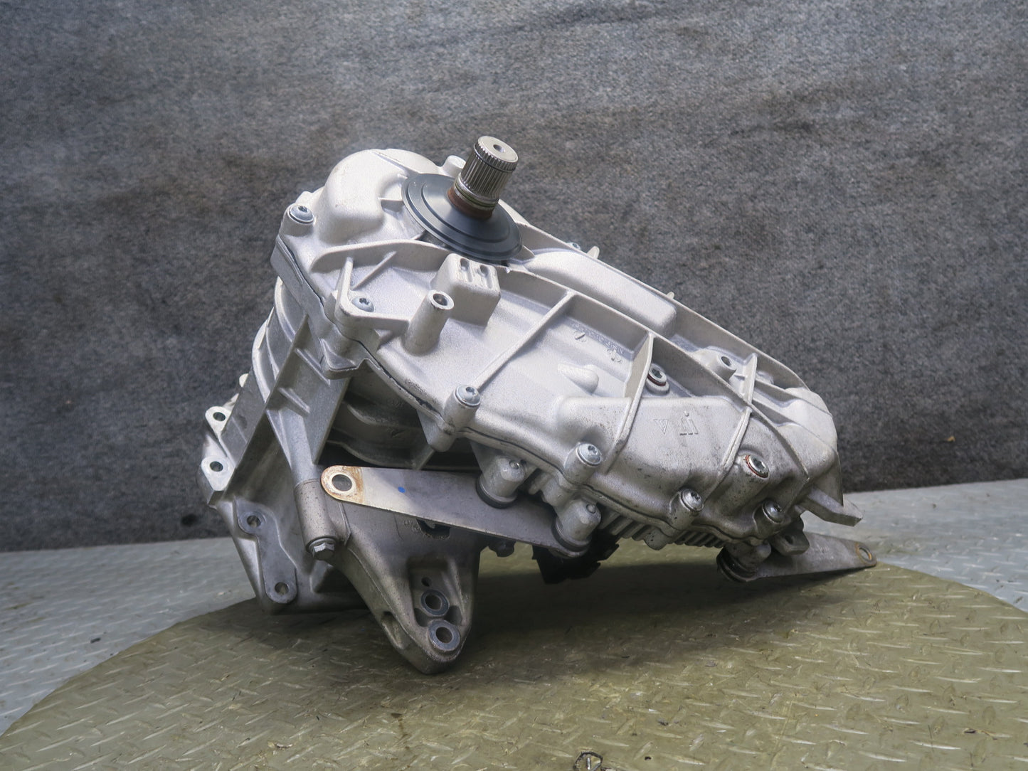 2016-2018 Porsche Cayenne Turbo S 958.2 4.8L Transfer Case Box w Motor 958341042