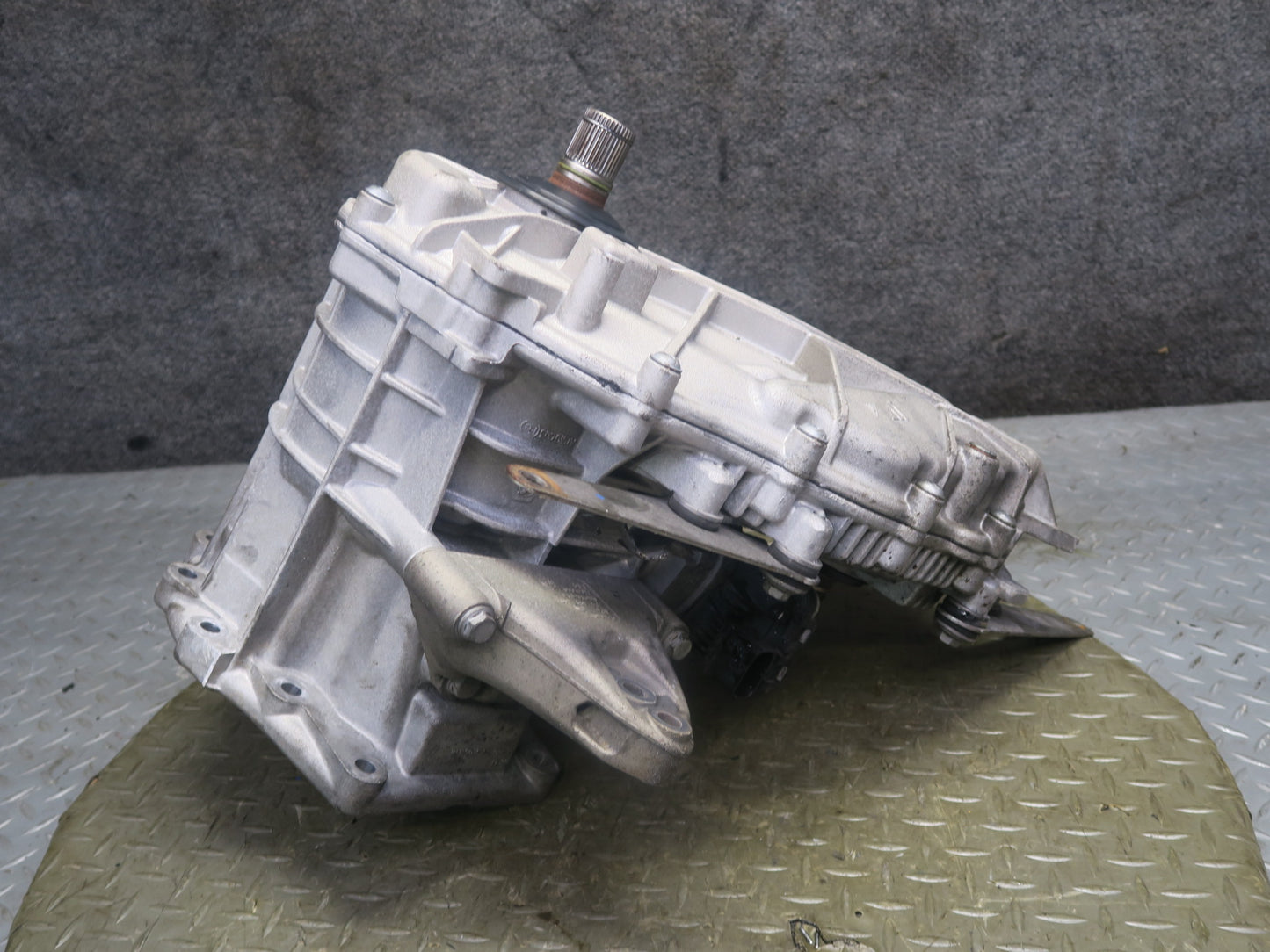 2016-2018 Porsche Cayenne Turbo S 958.2 4.8L Transfer Case Box w Motor 958341042