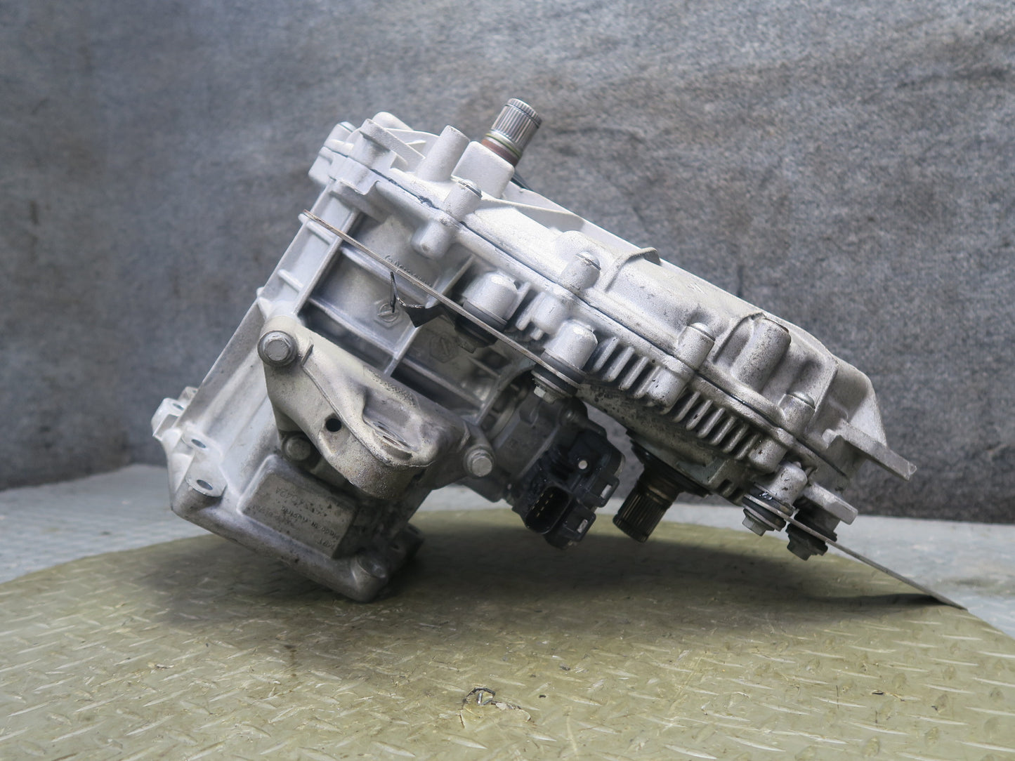 2016-2018 Porsche Cayenne Turbo S 958.2 4.8L Transfer Case Box w Motor 958341042