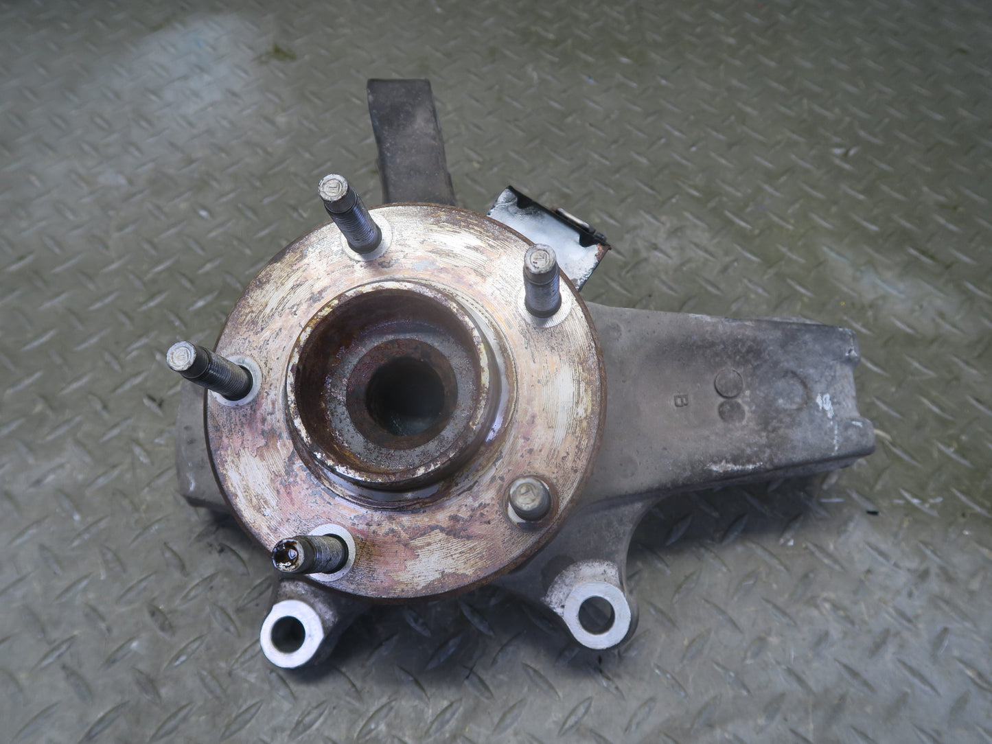 2004-2008 Cadillac XLR Front Left Driver Side Spindle Knuckle Wheel Hub Bearing