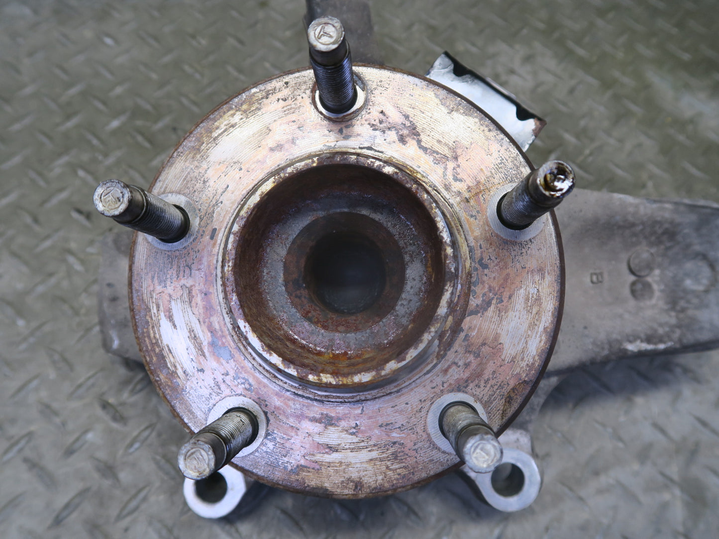 2004-2008 Cadillac XLR Front Left Driver Side Spindle Knuckle Wheel Hub Bearing