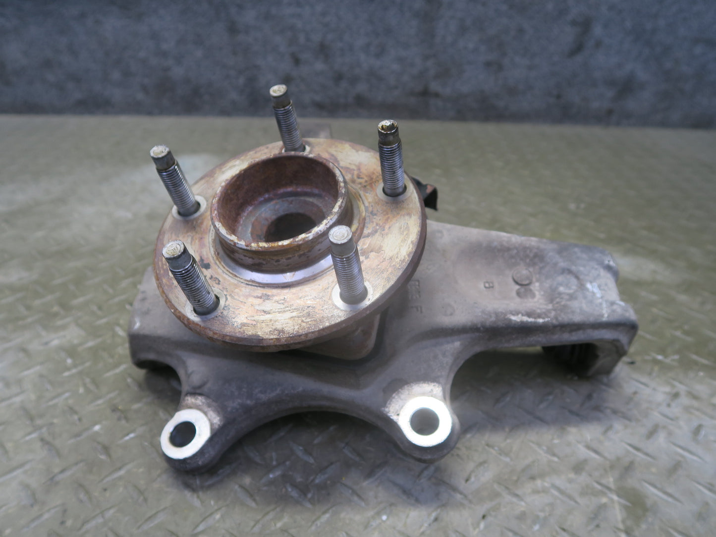 2004-2008 Cadillac XLR Front Left Driver Side Spindle Knuckle Wheel Hub Bearing