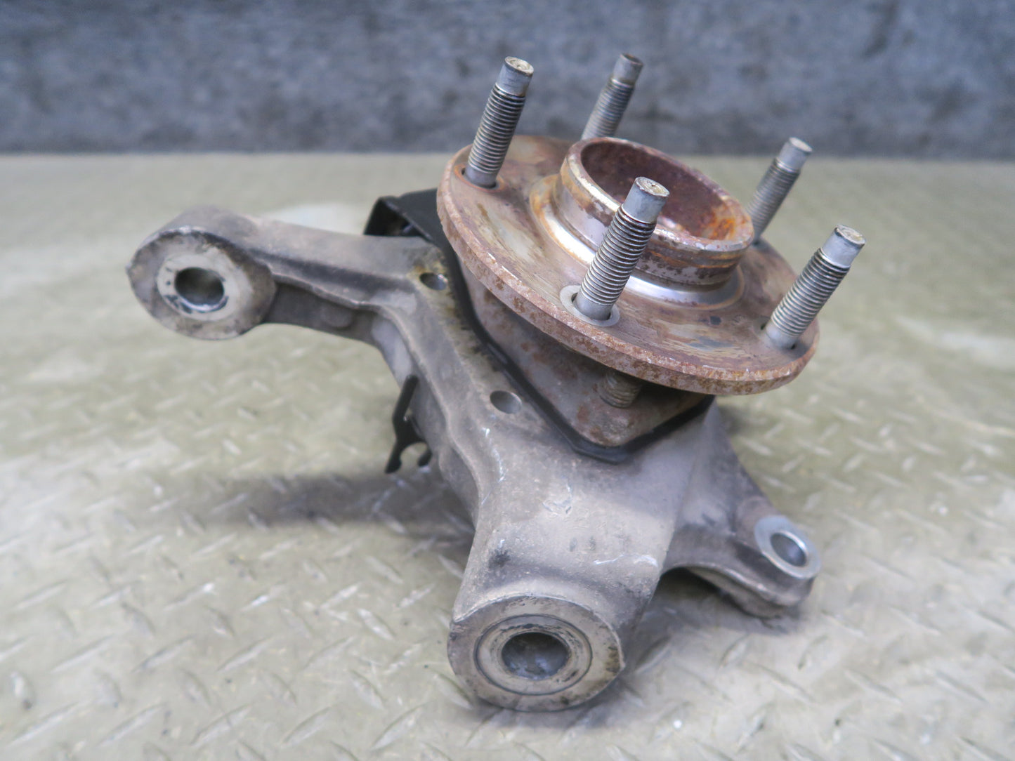 2004-2008 Cadillac XLR Front Left Driver Side Spindle Knuckle Wheel Hub Bearing