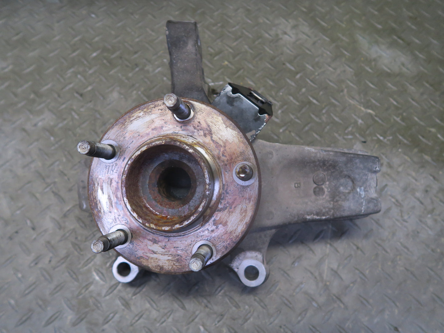 2004-2008 Cadillac XLR Front Left Driver Side Spindle Knuckle Wheel Hub Bearing