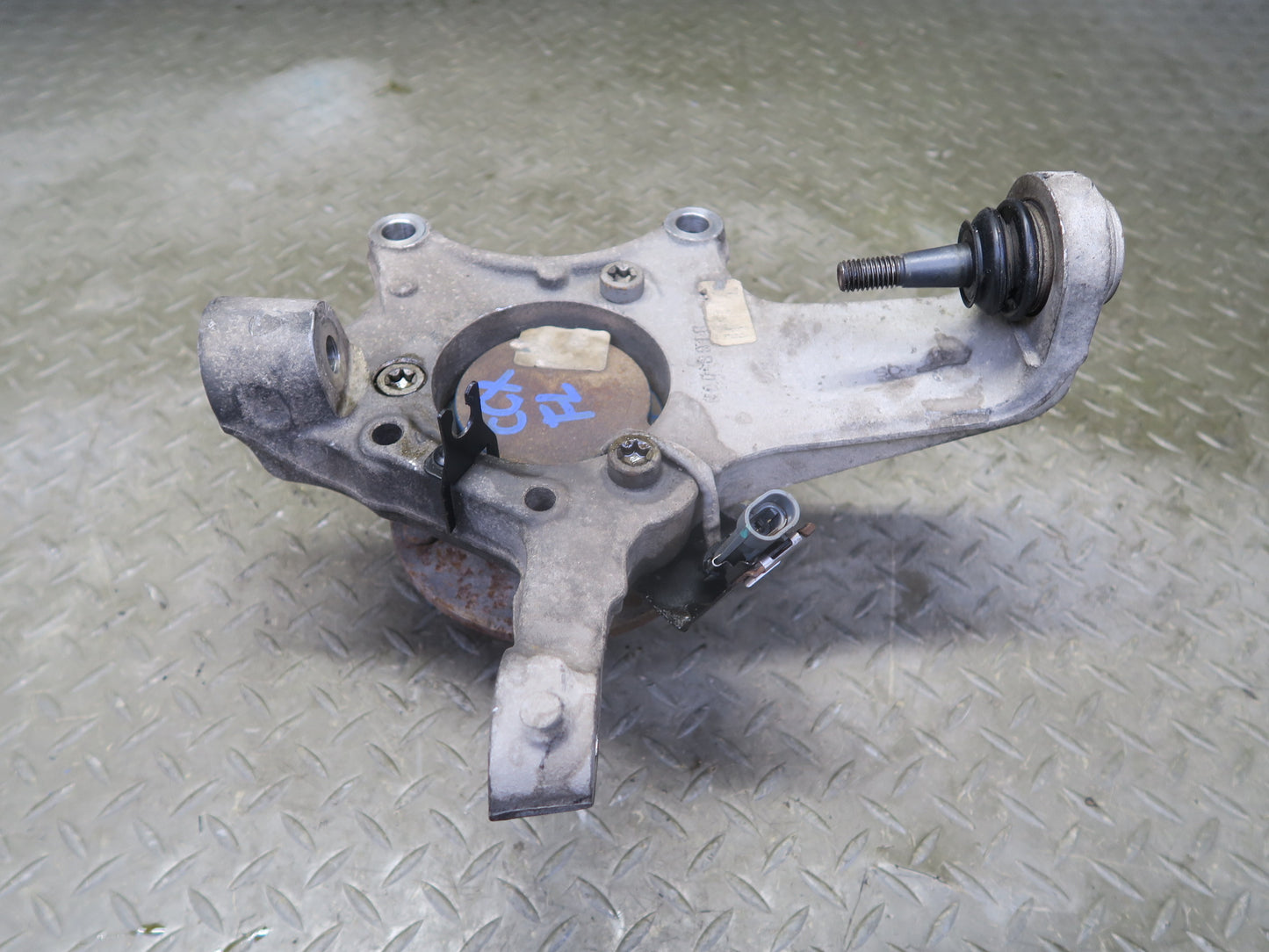 2004-2008 Cadillac XLR Front Left Driver Side Spindle Knuckle Wheel Hub Bearing