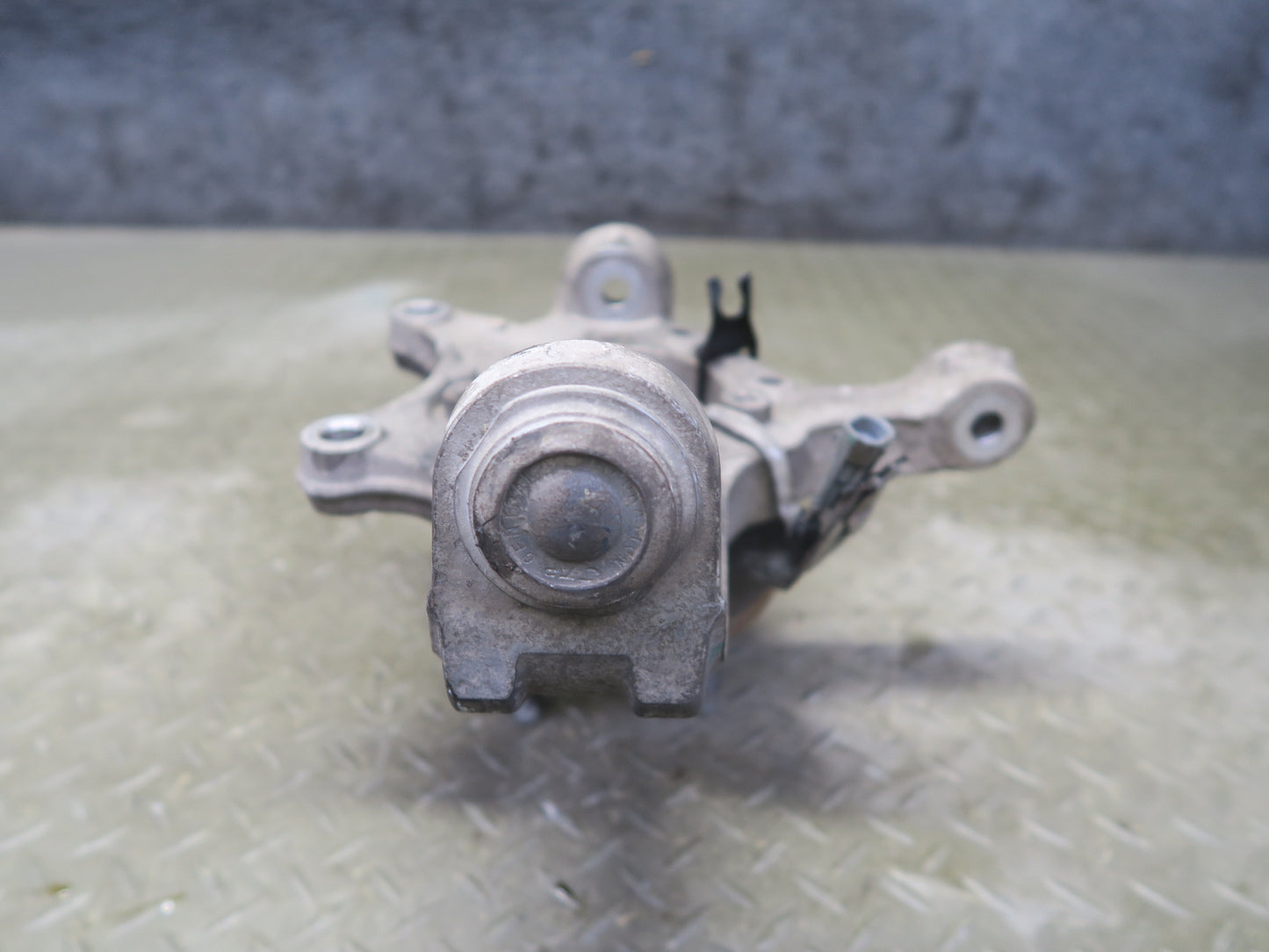 2004-2008 Cadillac XLR Front Right Pass Side Spindle Knuckle Wheel Hub Bearing