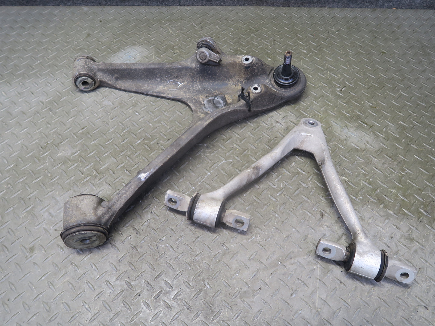 2004-2009 Cadillac XLR Front Right Suspension Lower & Upper Control Arm Set
