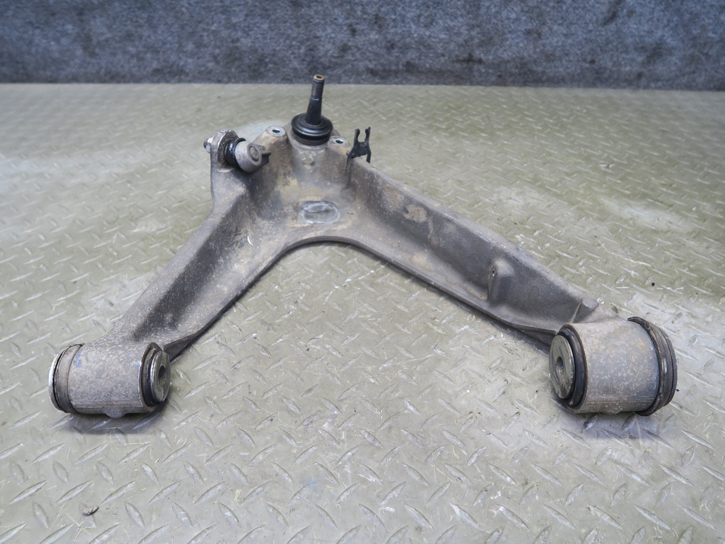 2004-2009 Cadillac XLR Front Right Suspension Lower & Upper Control Arm Set