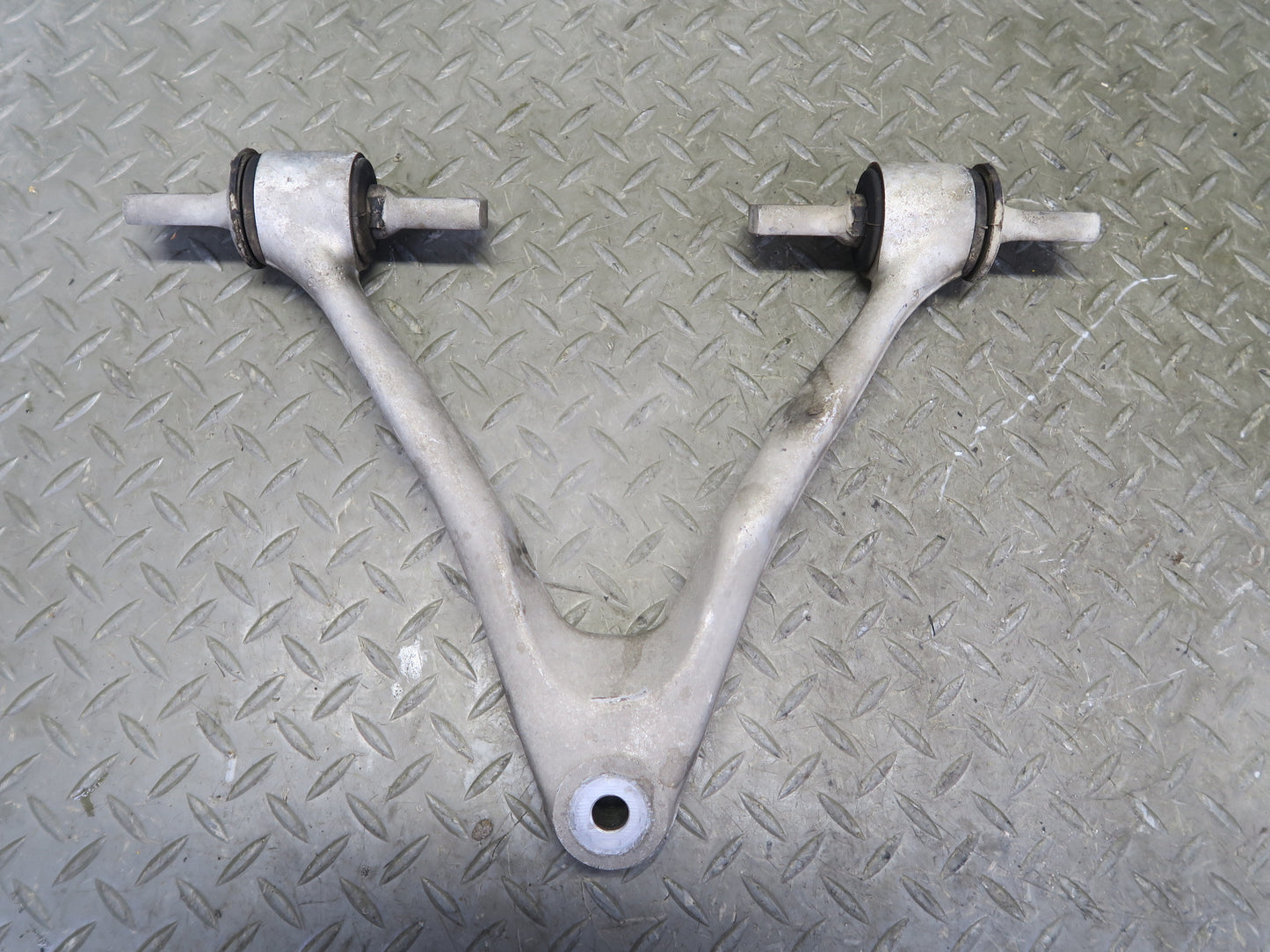 2004-2009 Cadillac XLR Front Right Suspension Lower & Upper Control Arm Set