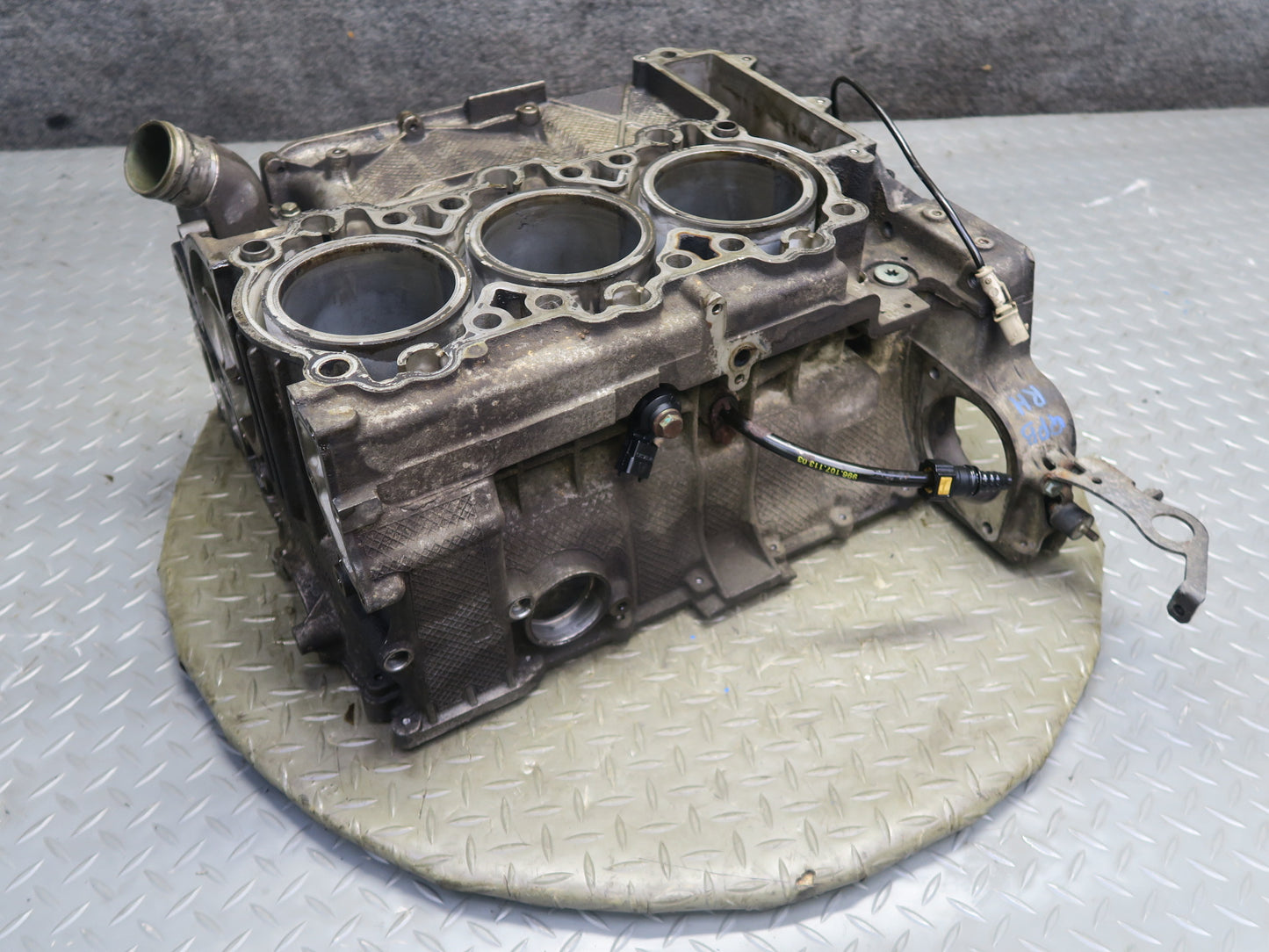 2002 Porsche Boxster S 986 3.2L M96.21 Right Engine Motor Cylinder Block