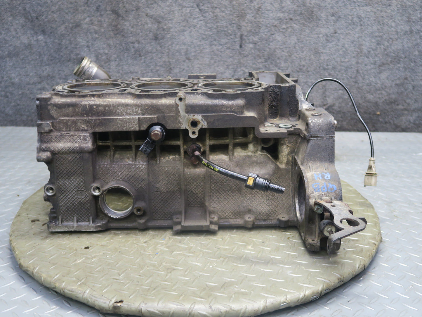 2002 Porsche Boxster S 986 3.2L M96.21 Right Engine Motor Cylinder Block
