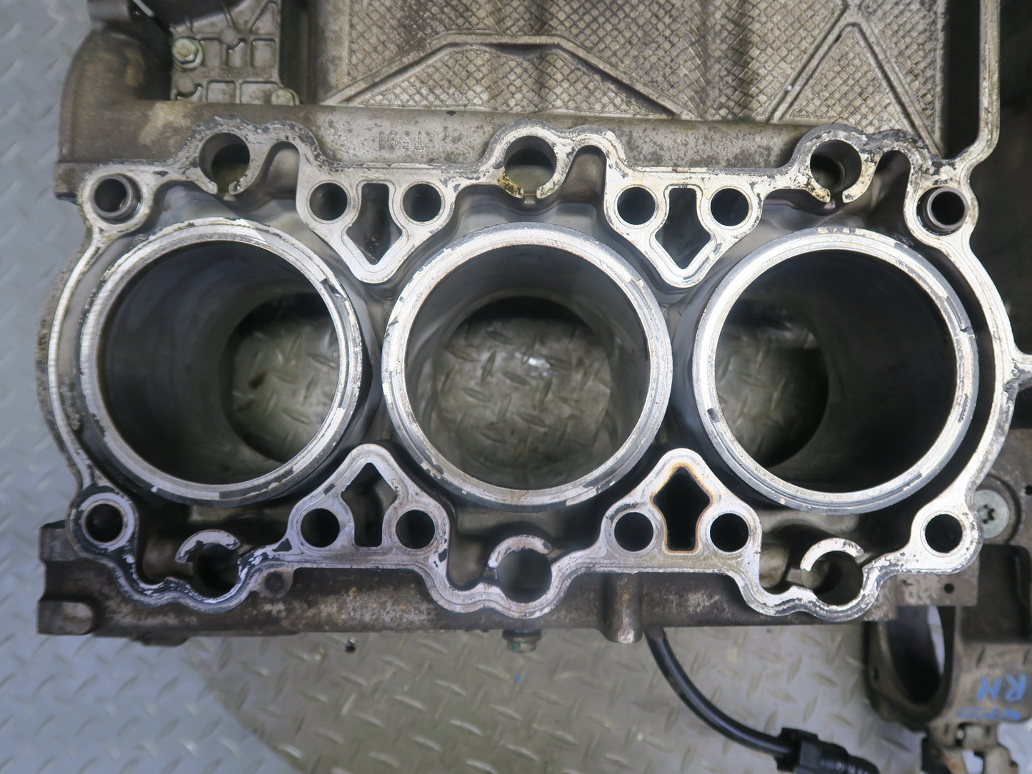 2002 Porsche Boxster S 986 3.2L M96.21 Right Engine Motor Cylinder Block