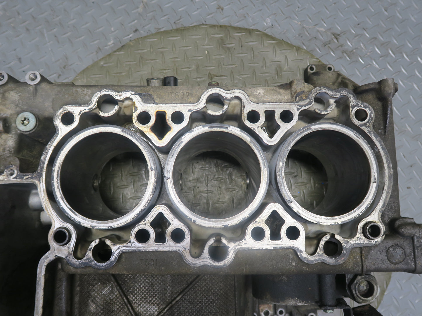 2002 Porsche Boxster S 986 3.2L M96.21 Left Engine Motor Cylinder Block
