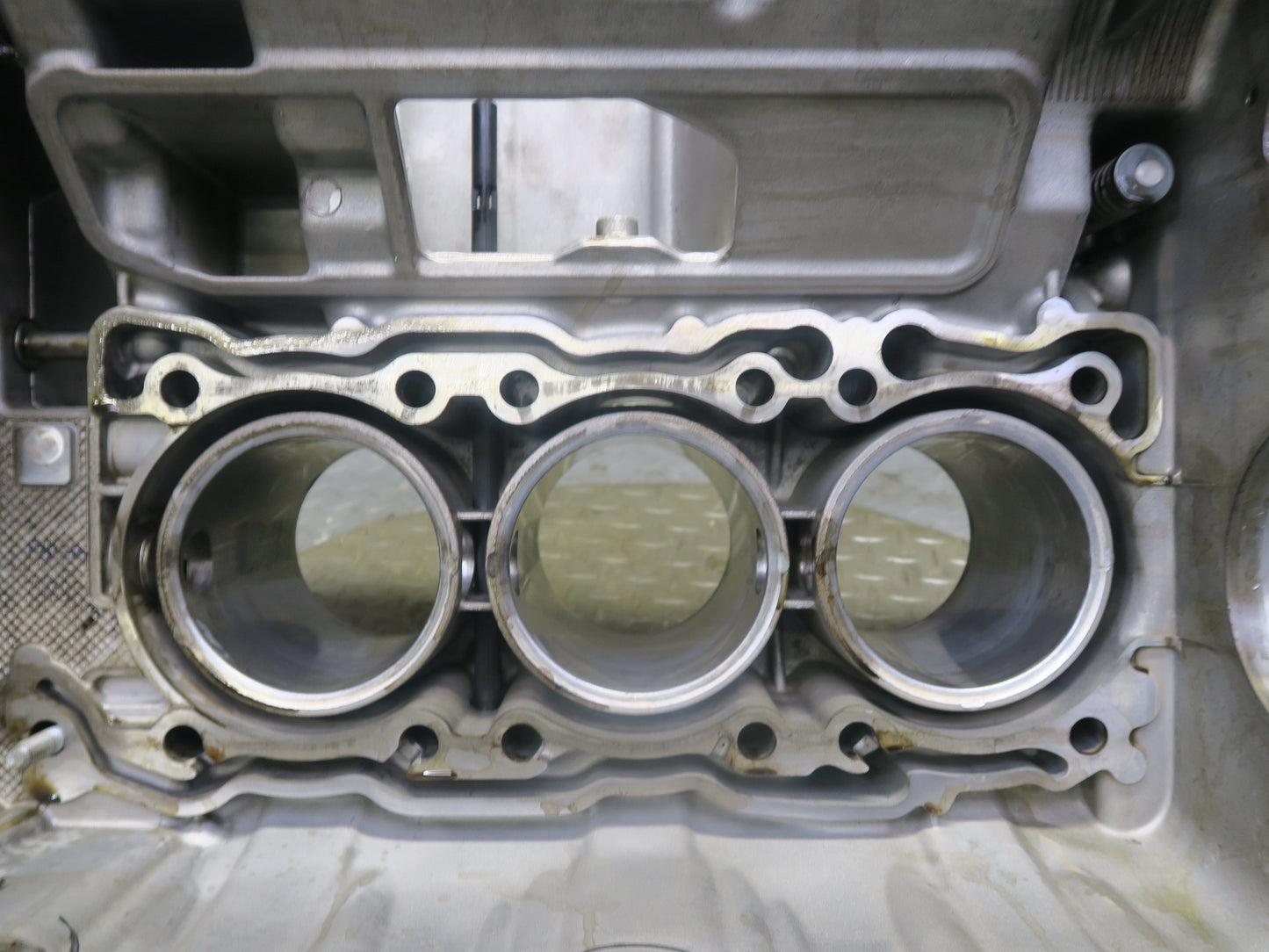 2002 Porsche Boxster S 986 3.2L M96.21 Left Engine Motor Cylinder Block