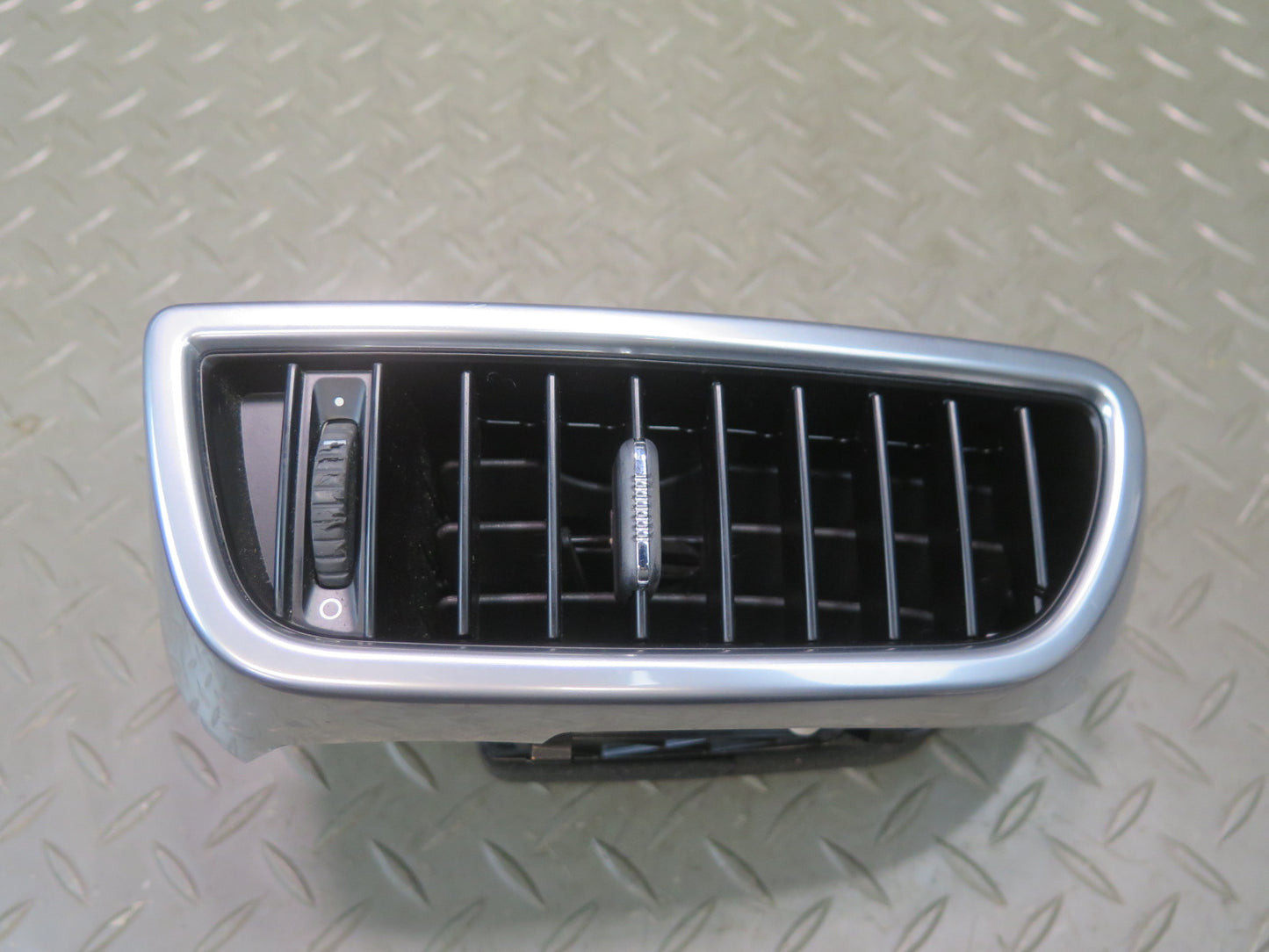 2011-2018 Porsche Cayenne 958 Dash Center Right A/C Air Vent Grille 7P5819728E