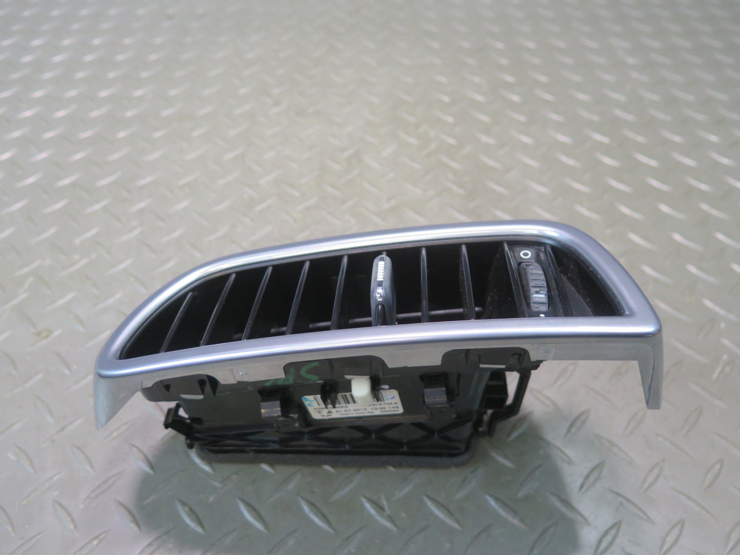 2011-2018 Porsche Cayenne 958 Dash Center Right A/C Air Vent Grille 7P5819728E