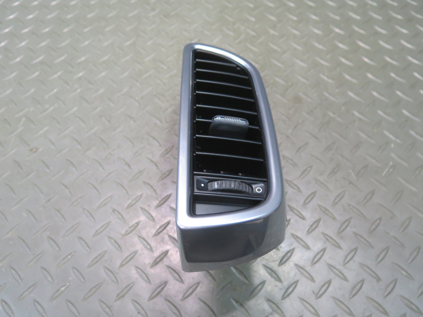 2011-2018 Porsche Cayenne 958 Dash Center Right A/C Air Vent Grille 7P5819728E