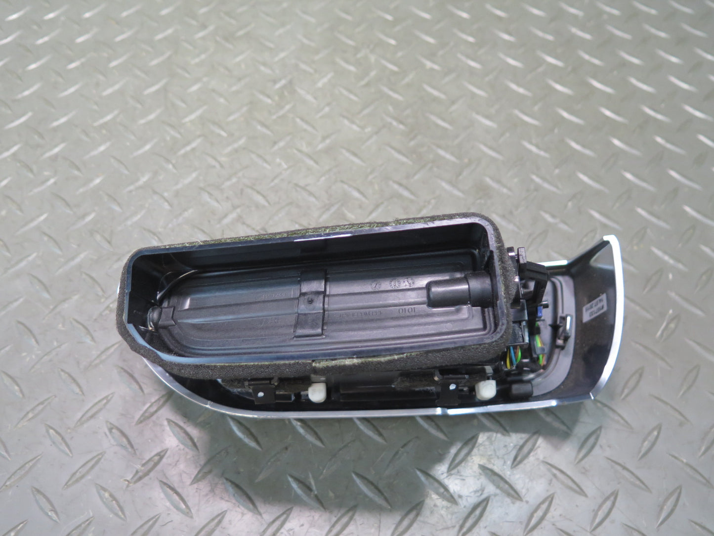 2011-2018 Porsche Cayenne 958 Dash Center Right A/C Air Vent Grille 7P5819728E