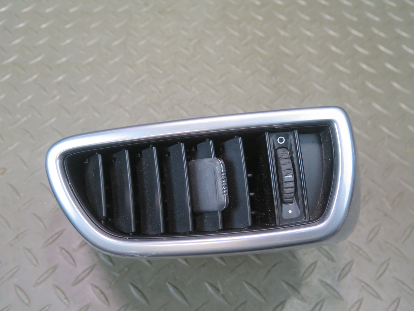 2011-2018 Porsche Cayenne 958 Dash Front Right A/C Air Vent Grille 7P5819704D