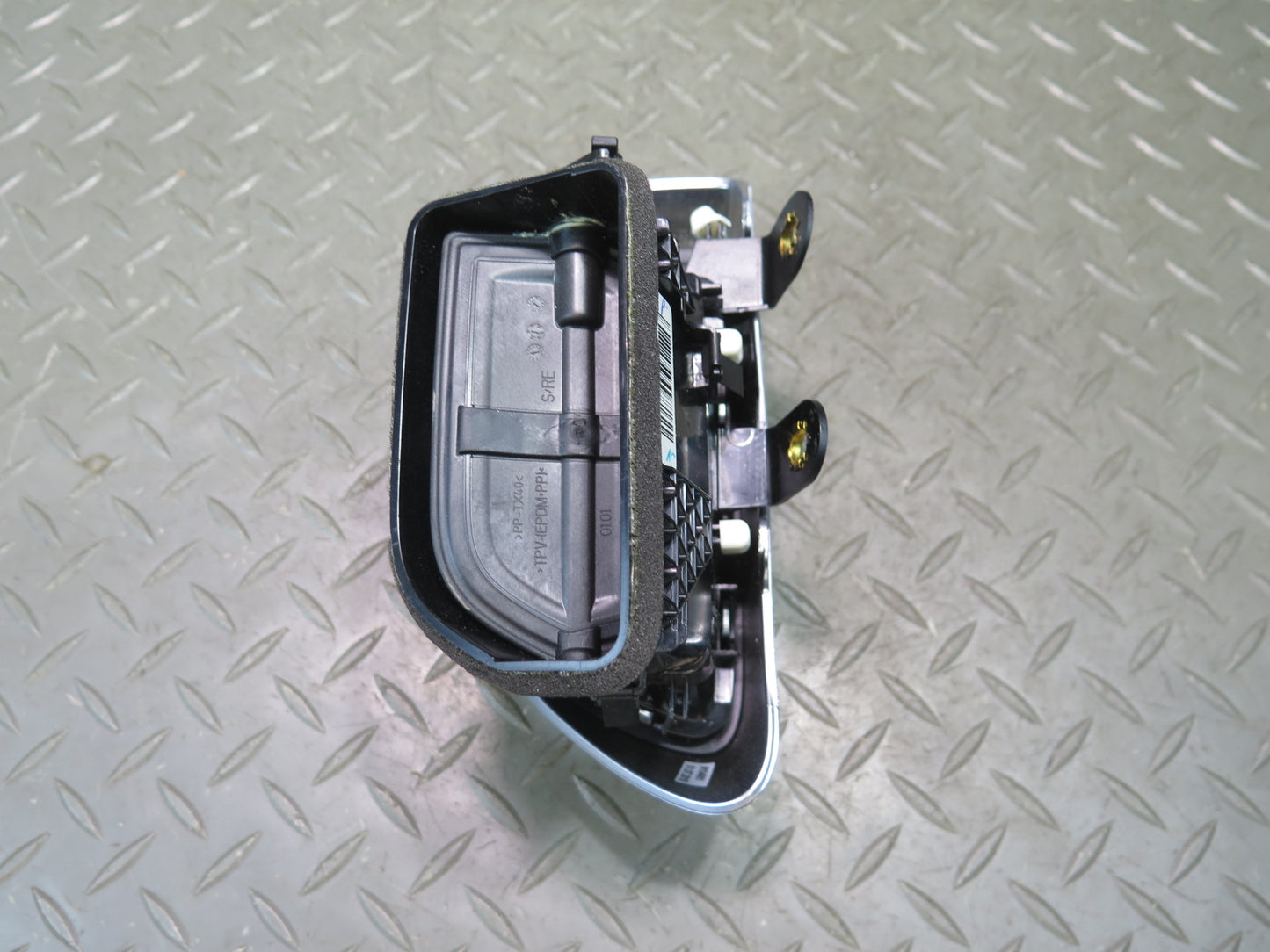 2011-2018 Porsche Cayenne 958 Dash Front Right A/C Air Vent Grille 7P5819704D