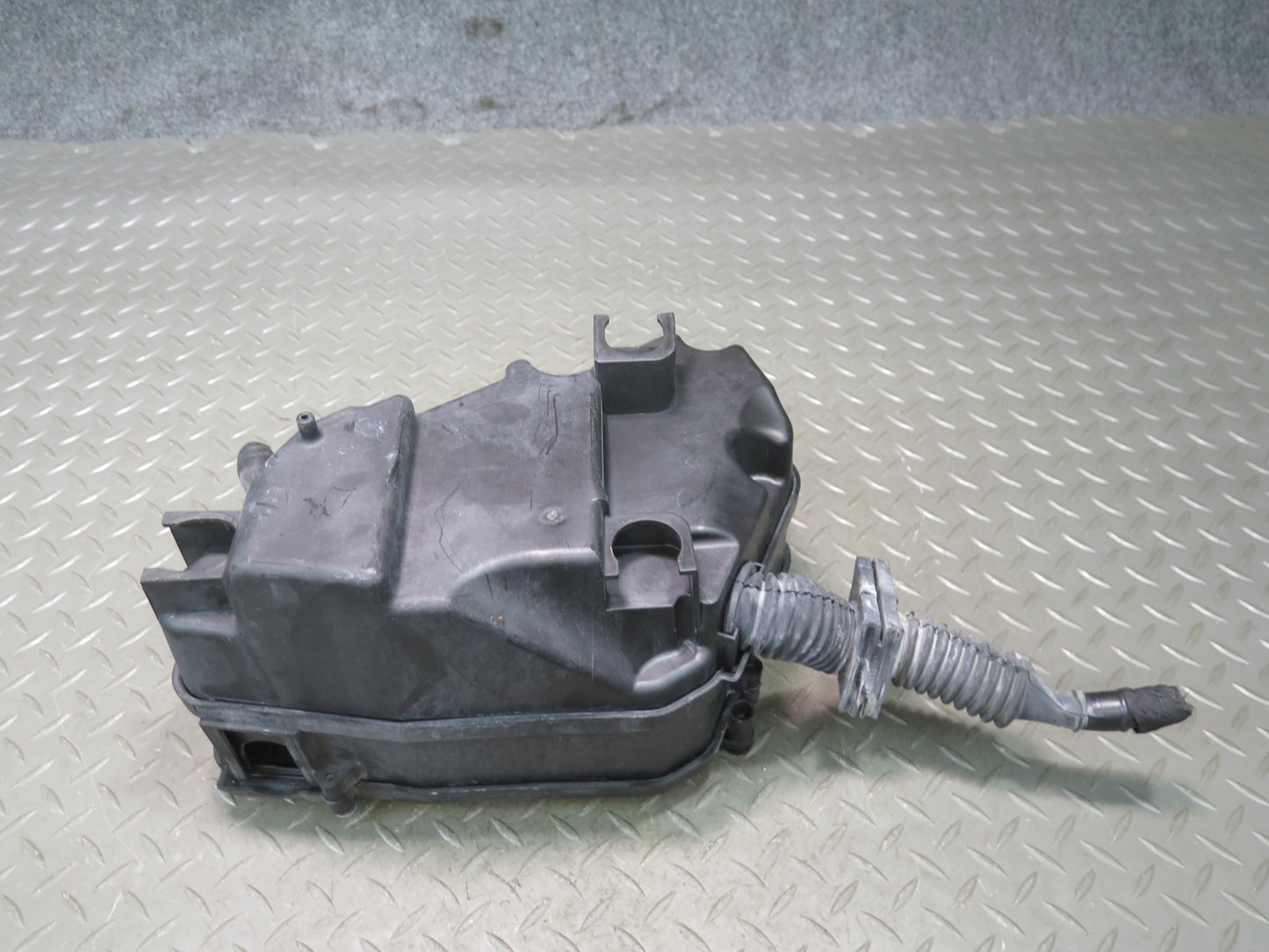2011-2018 Porsche Cayenne 958 Fuse Relay Box Module