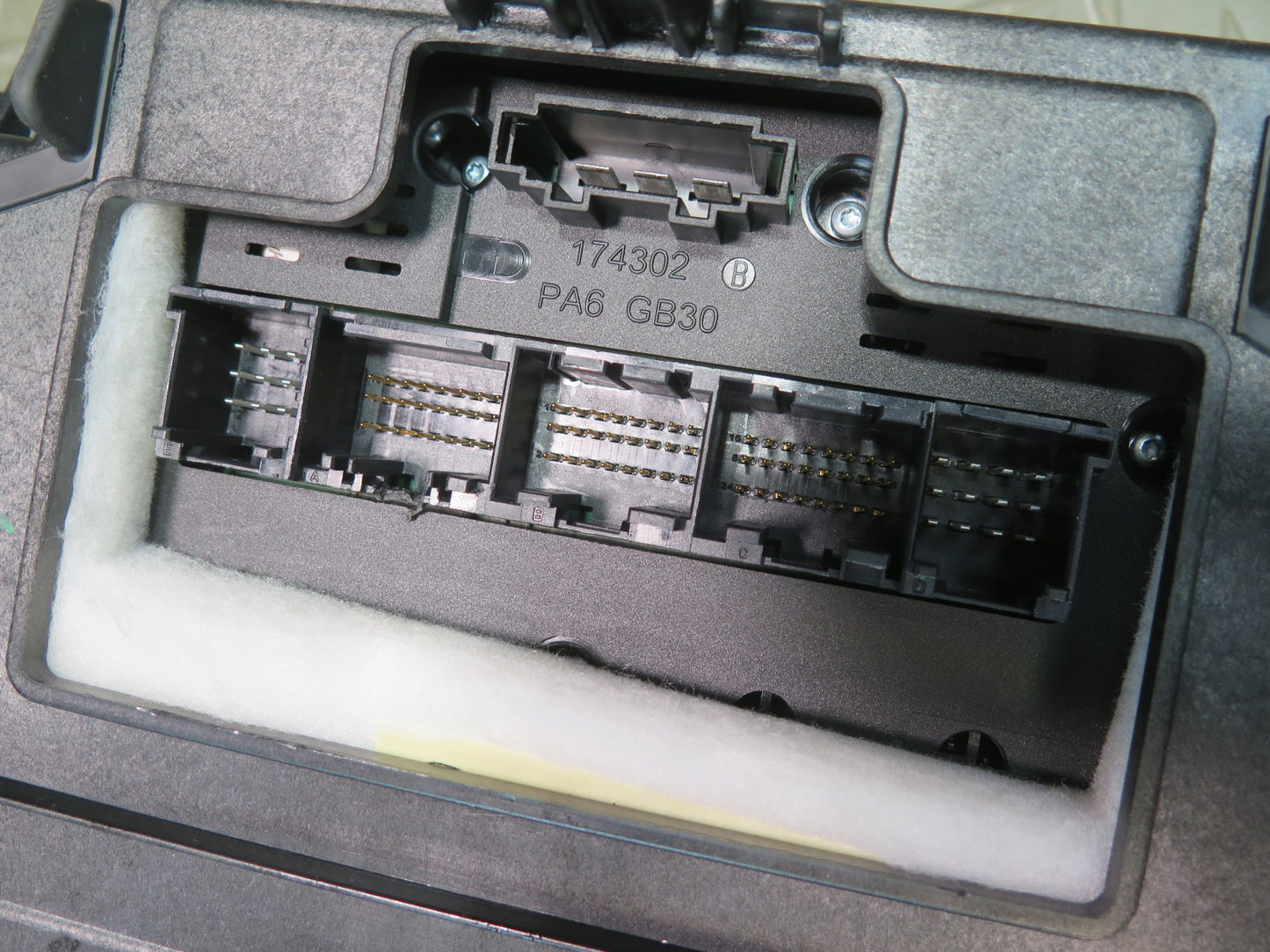 15-18 Porsche Cayenne 958.2 Center Console A/C Heater Climate Control Switch