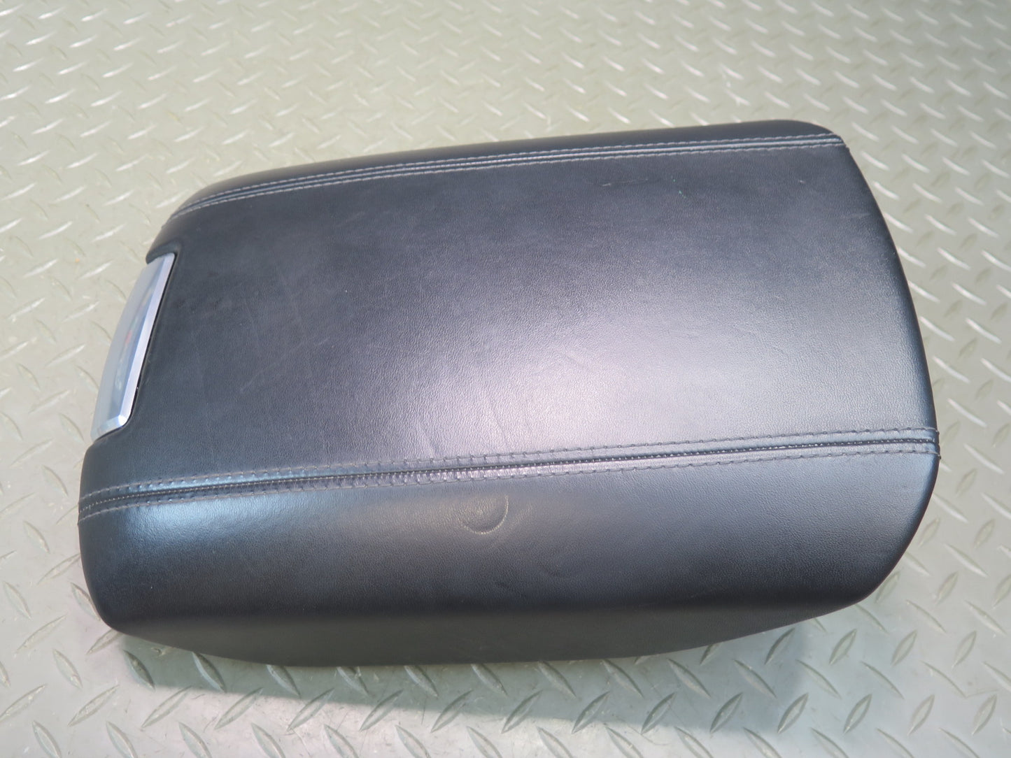 2011-2018 Porsche Cayenne 958.2 Center Console Leather Armrest Lid Cover