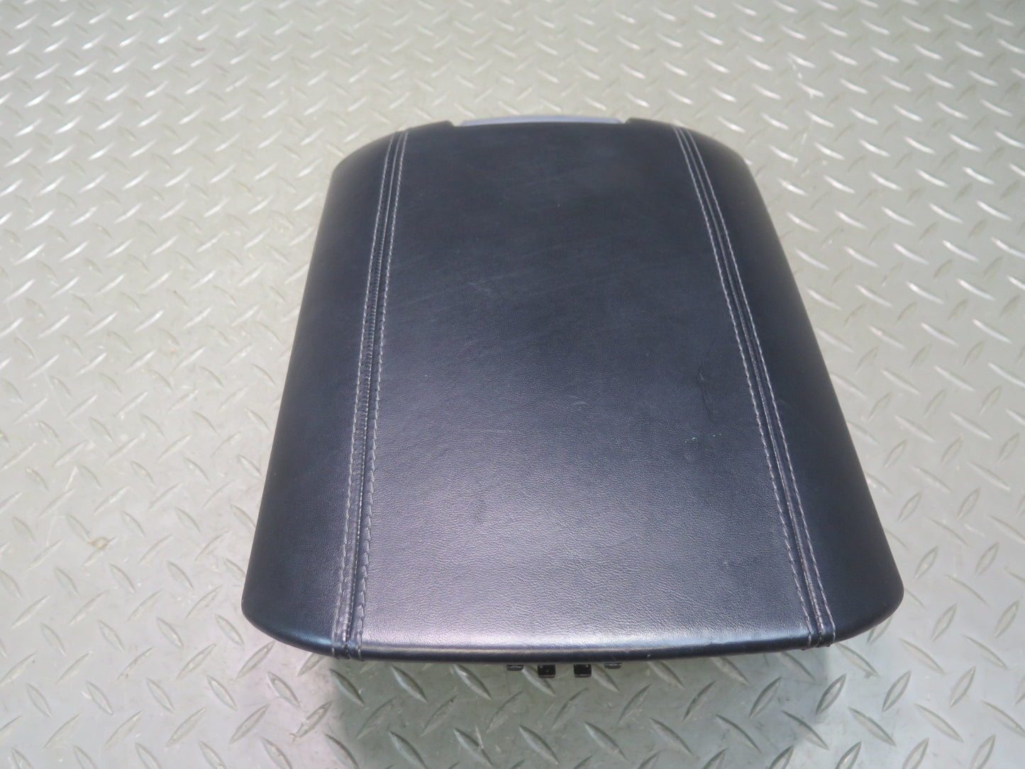 2011-2018 Porsche Cayenne 958.2 Center Console Leather Armrest Lid Cover