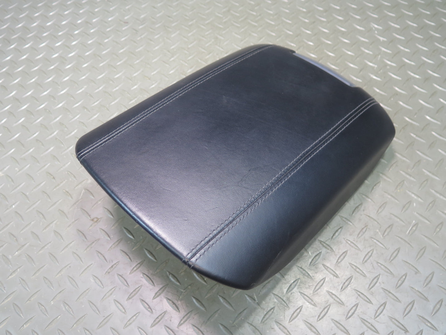 2011-2018 Porsche Cayenne 958.2 Center Console Leather Armrest Lid Cover