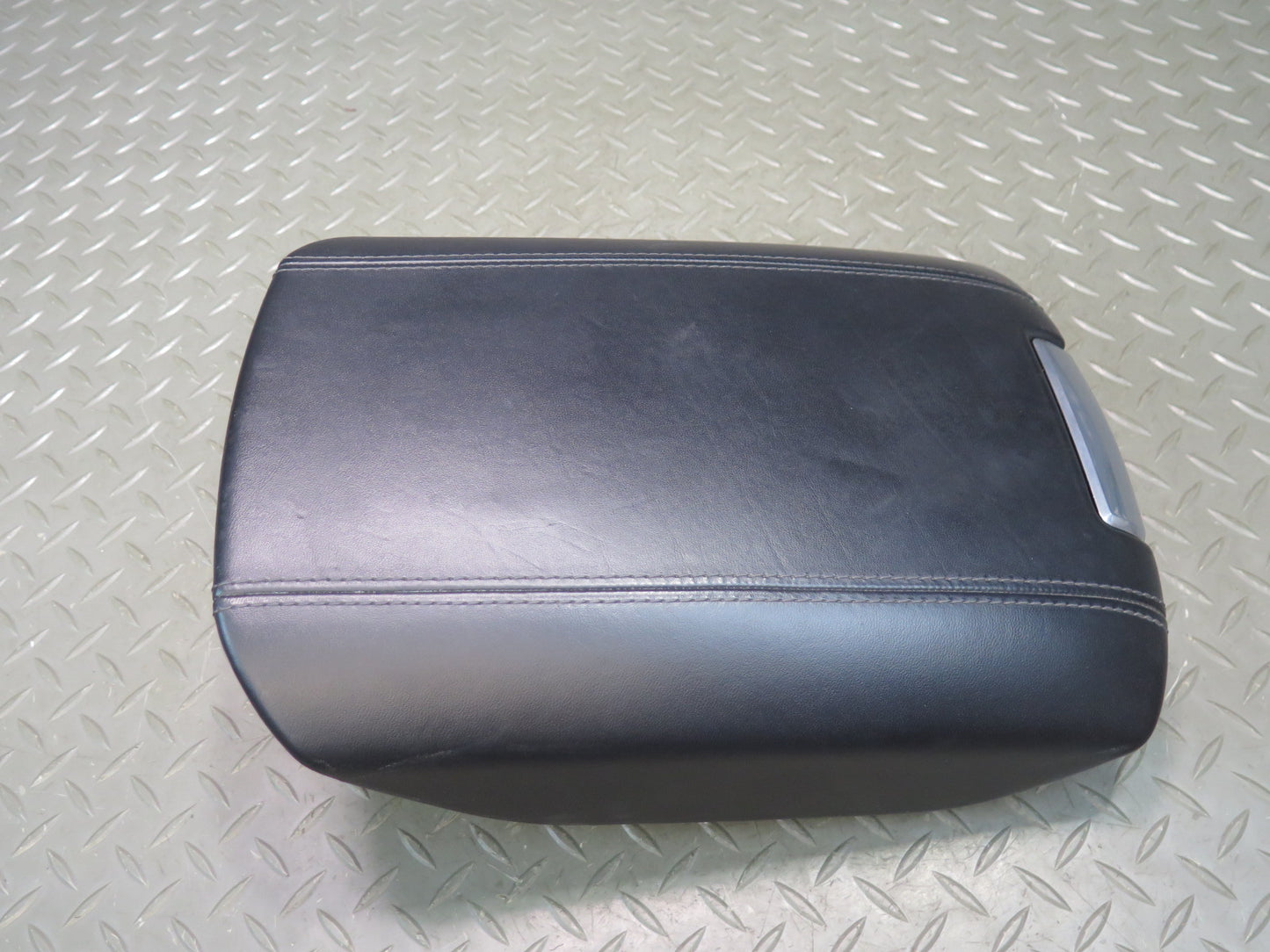 2011-2018 Porsche Cayenne 958.2 Center Console Leather Armrest Lid Cover