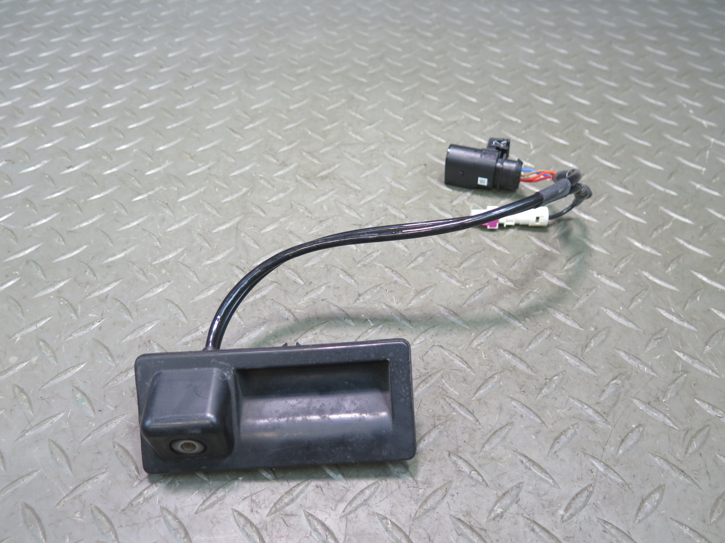 2015-2018 Porsche Cayenne 958.2 Rear Trunk Hatch Release Handle Switch W/camera