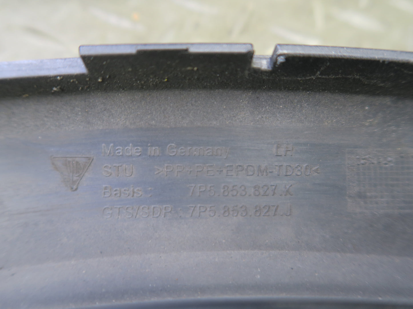 2015-2018 Porsche Cayenne 958.2 Rear Wheel Arch Flare Molding Set of 2