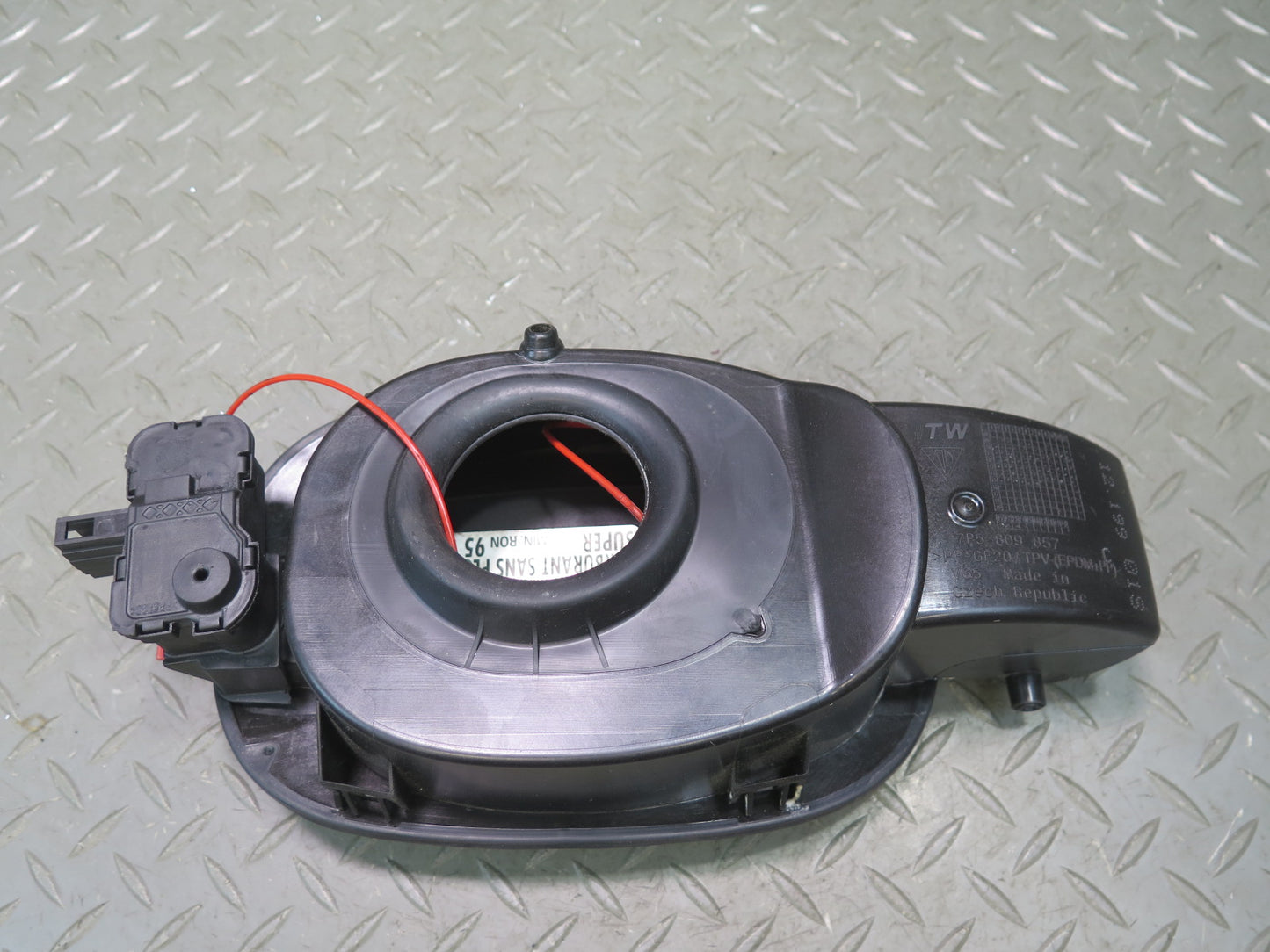 2011-2018 Porsche Cayenne 958 Fuel Tank Filler Door Lid Cover w Hinge & Actuator