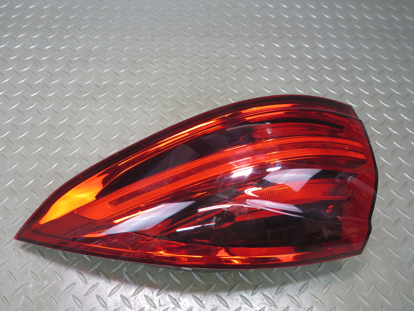 2015-2018 Porsche Cayenne 958.2 Rear Right Outer Tail Light Lamp 7P5945208H