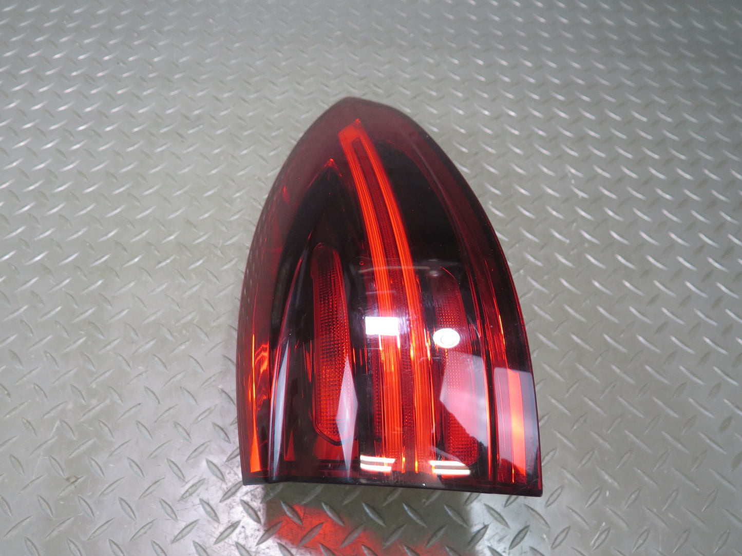 2015-2018 Porsche Cayenne 958.2 Rear Right Outer Tail Light Lamp 7P5945208H