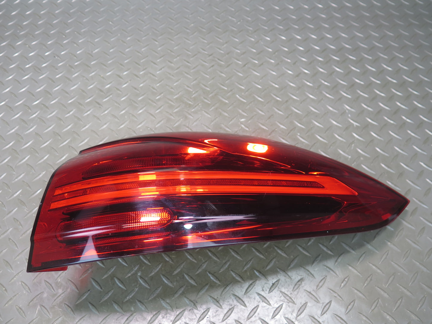 2015-2018 Porsche Cayenne 958.2 Rear Right Outer Tail Light Lamp 7P5945208H