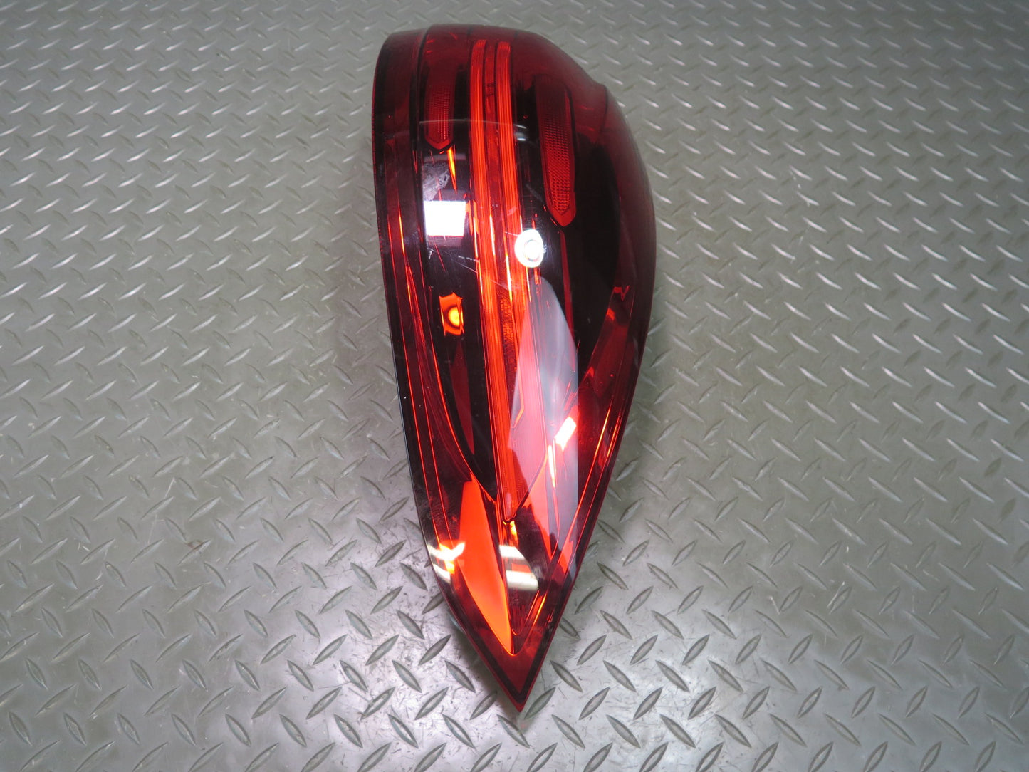 2015-2018 Porsche Cayenne 958.2 Rear Right Outer Tail Light Lamp 7P5945208H
