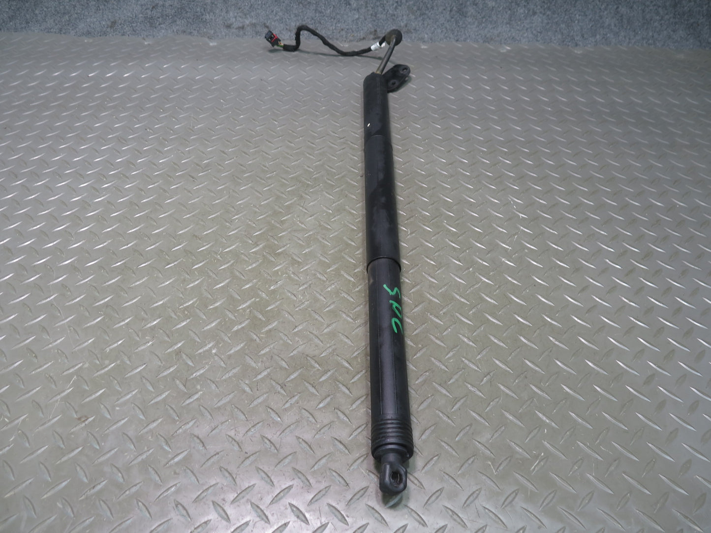 2011-2018 Porsche Cayenne 958 Rear Liftgate Tailgate Shock Lift Support  Set