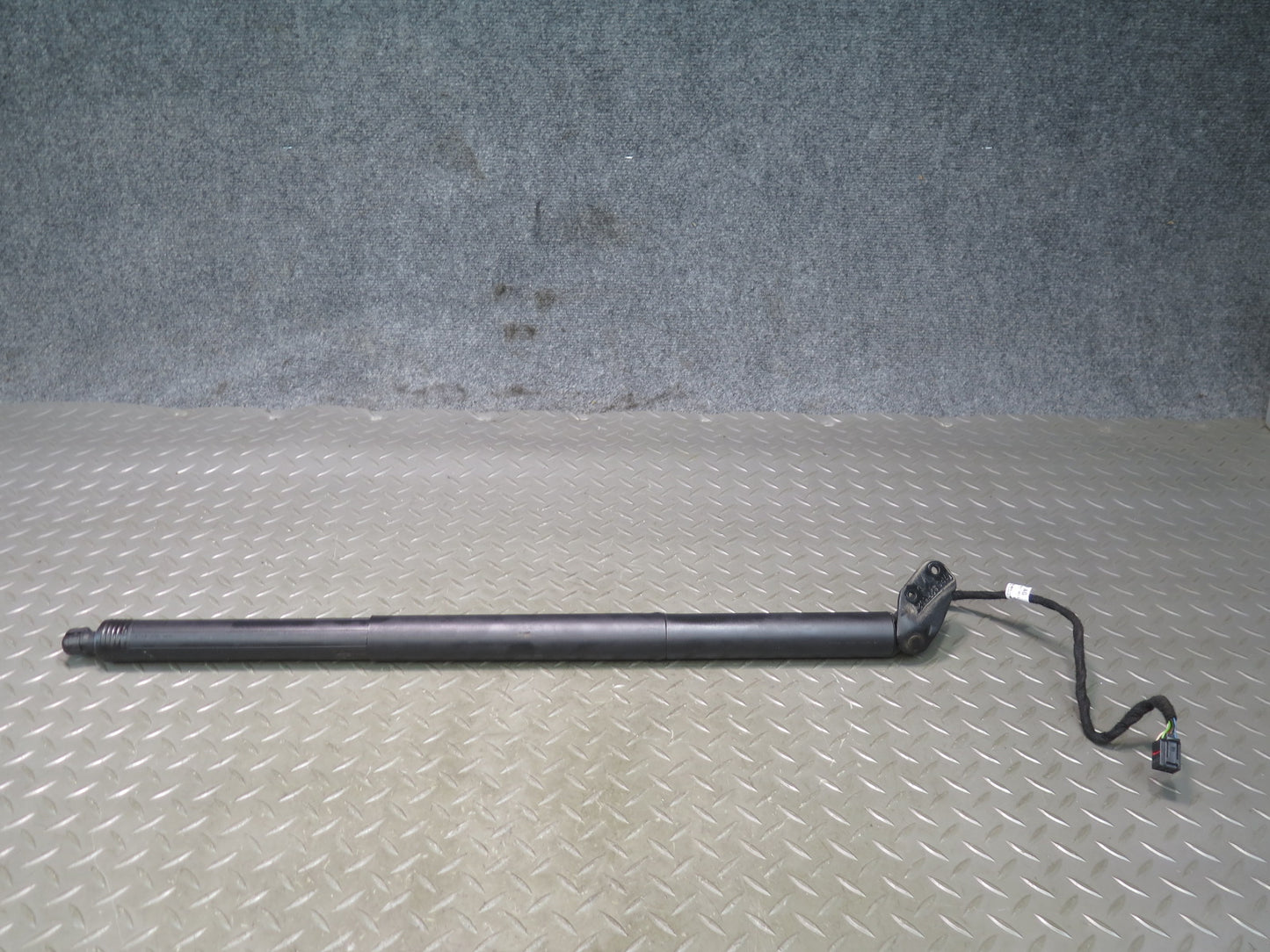 2011-2018 Porsche Cayenne 958 Rear Liftgate Tailgate Shock Lift Support  Set