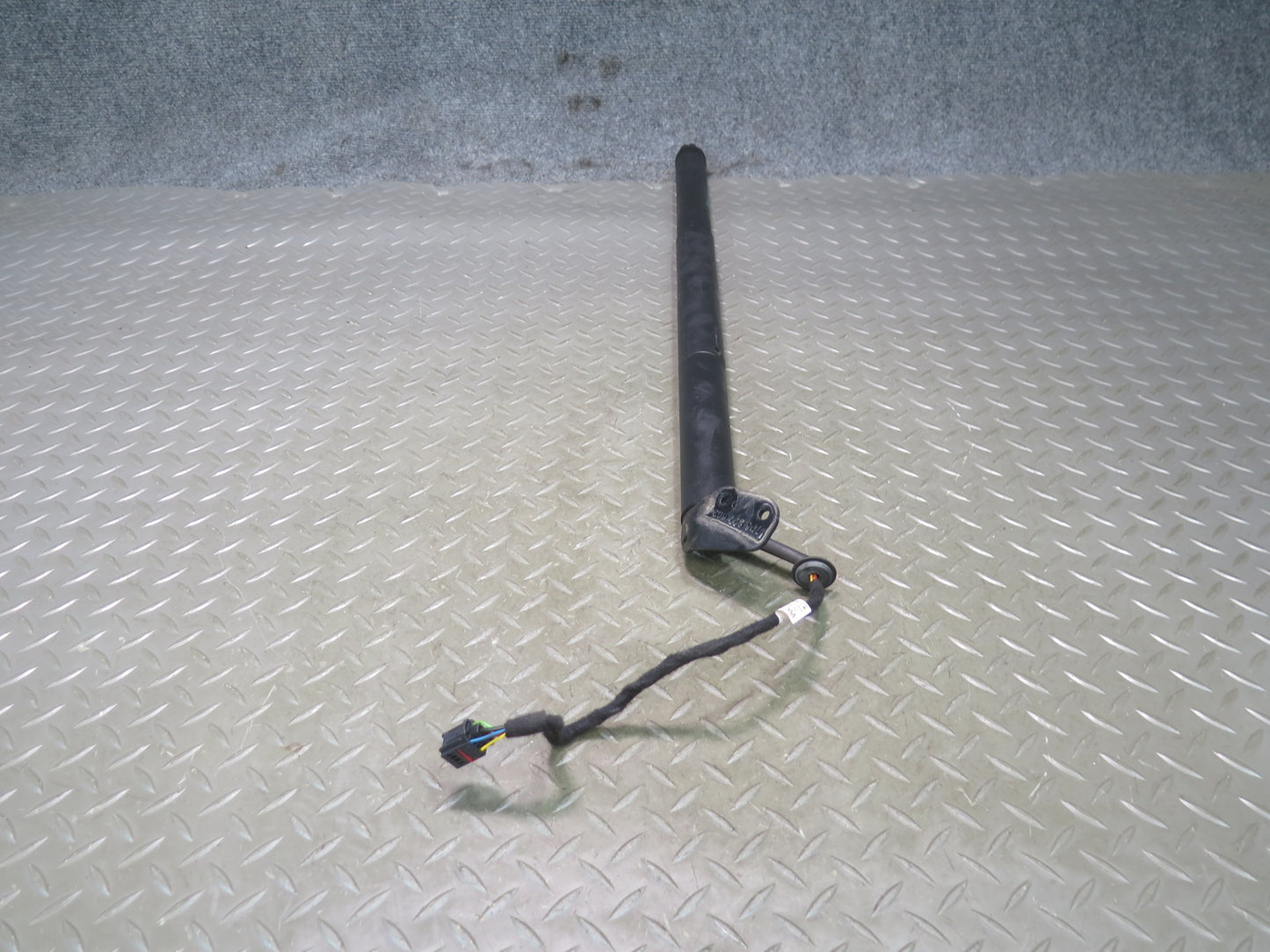 2011-2018 Porsche Cayenne 958 Rear Liftgate Tailgate Shock Lift Support  Set