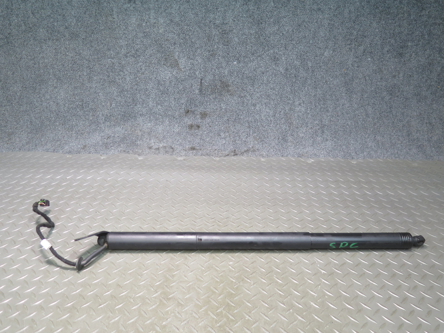 2011-2018 Porsche Cayenne 958 Rear Liftgate Tailgate Shock Lift Support  Set