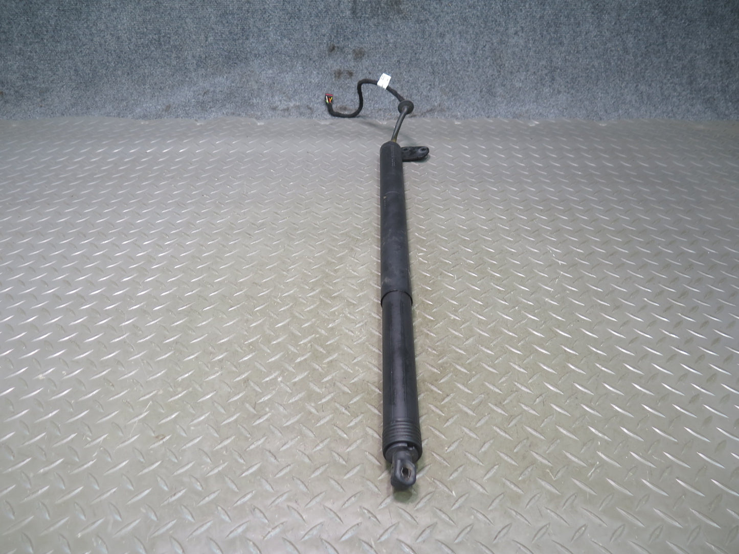2011-2018 Porsche Cayenne 958 Rear Liftgate Tailgate Shock Lift Support  Set