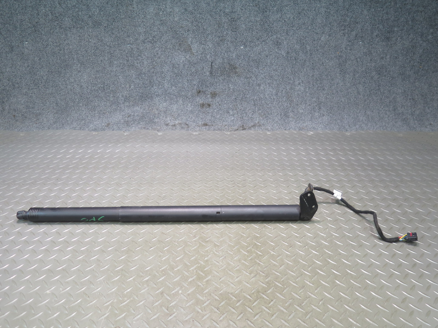2011-2018 Porsche Cayenne 958 Rear Liftgate Tailgate Shock Lift Support  Set