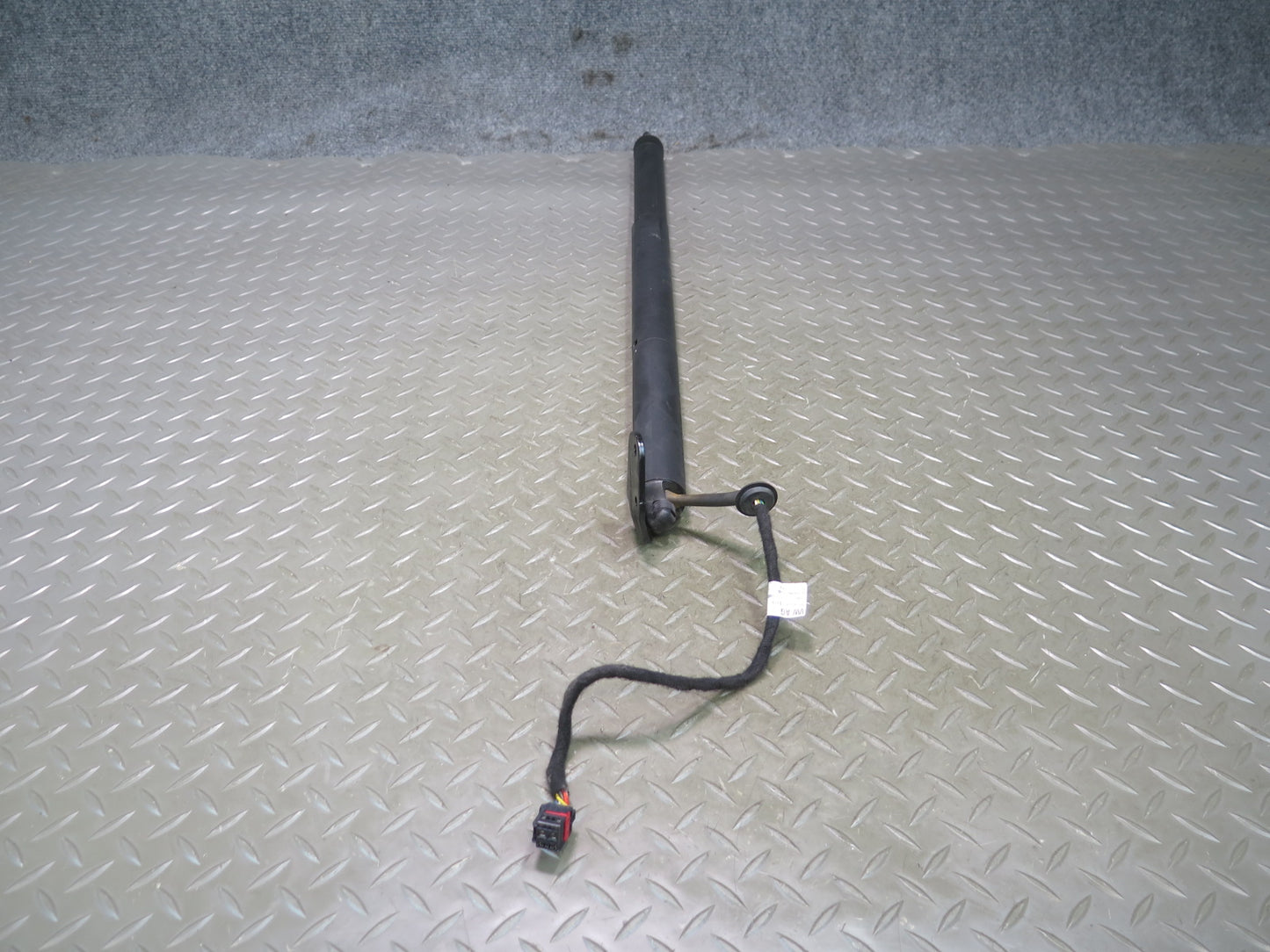 2011-2018 Porsche Cayenne 958 Rear Liftgate Tailgate Shock Lift Support  Set