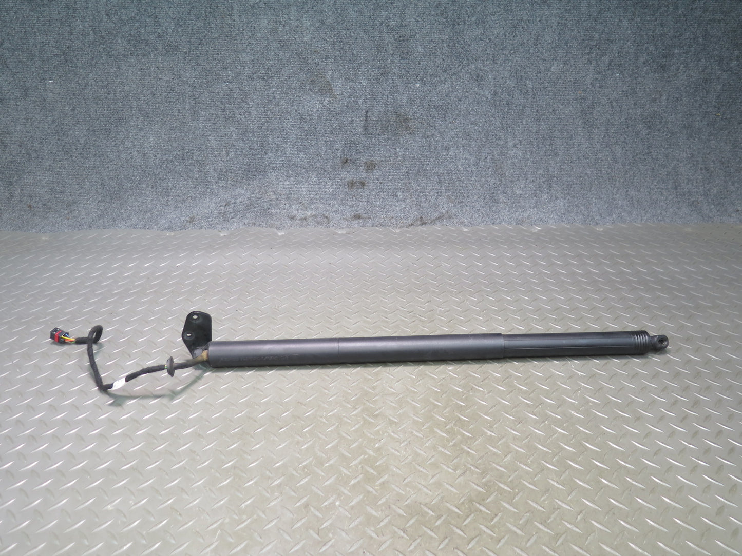 2011-2018 Porsche Cayenne 958 Rear Liftgate Tailgate Shock Lift Support  Set