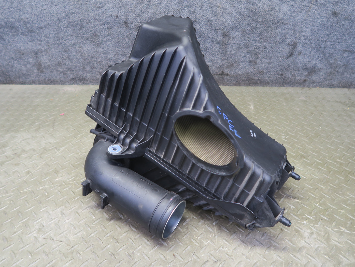 2016-2018 Porsche Cayenne Turbo S 958.2 4.8L Left Air Intake Cleaner Filter Box
