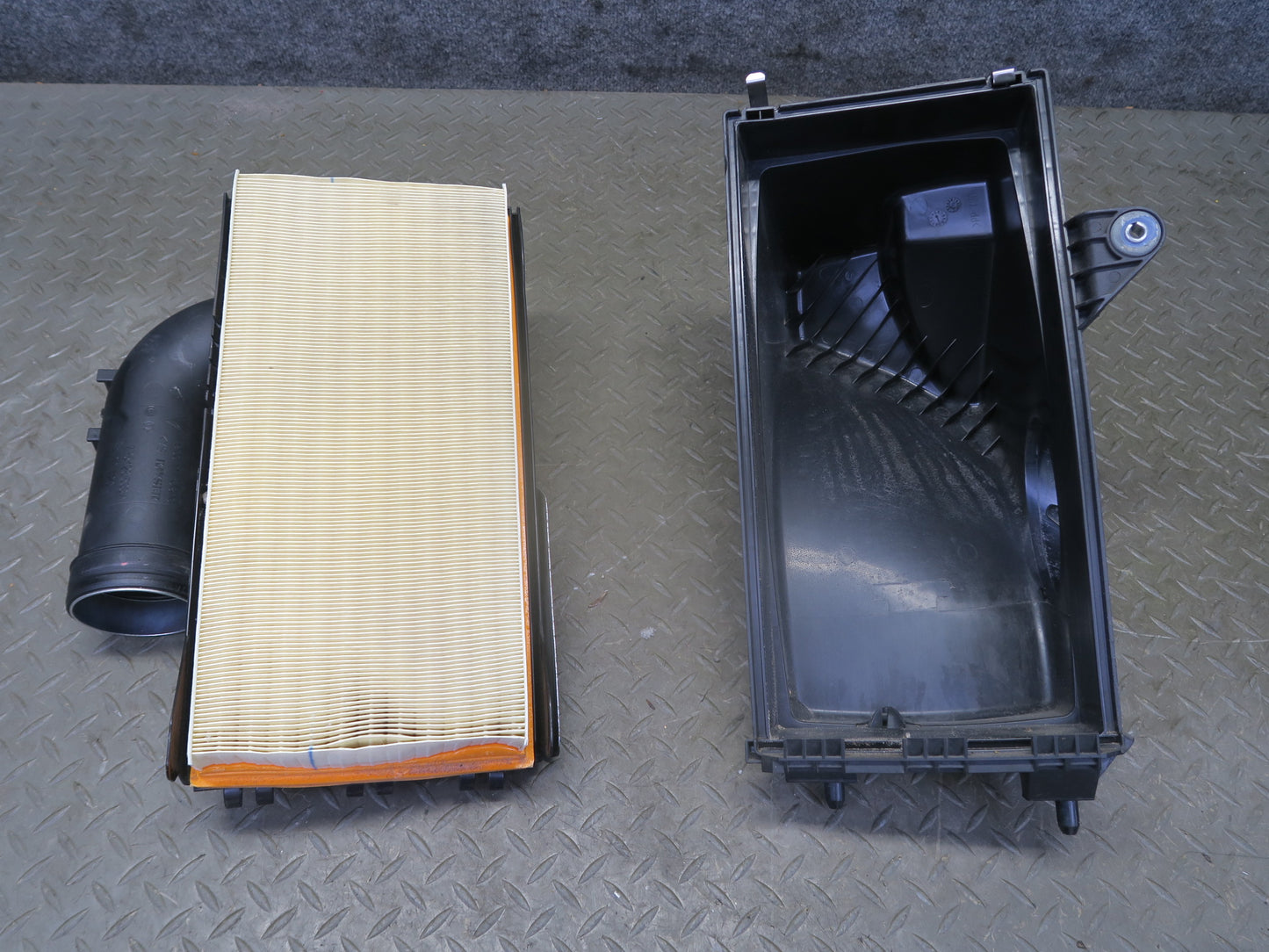 2016-2018 Porsche Cayenne Turbo S 958.2 4.8L Left Air Intake Cleaner Filter Box