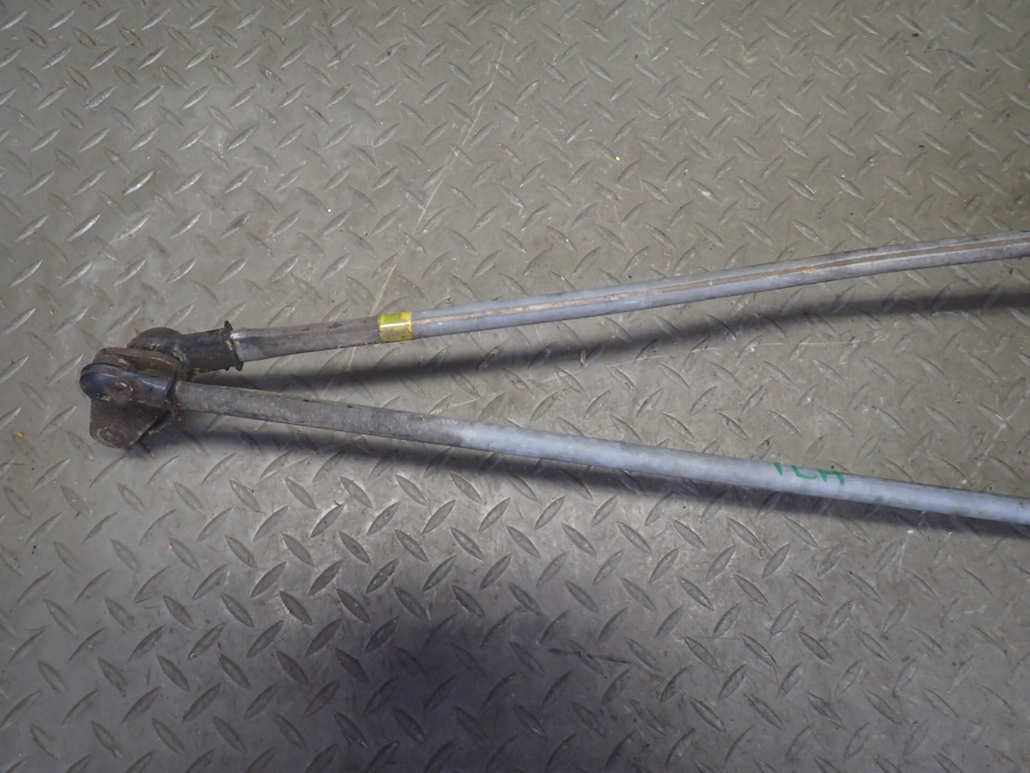 1991-1992 Toyota Land Cruiser FJ80 Front Windshield Wiper Linkage W/ Motor