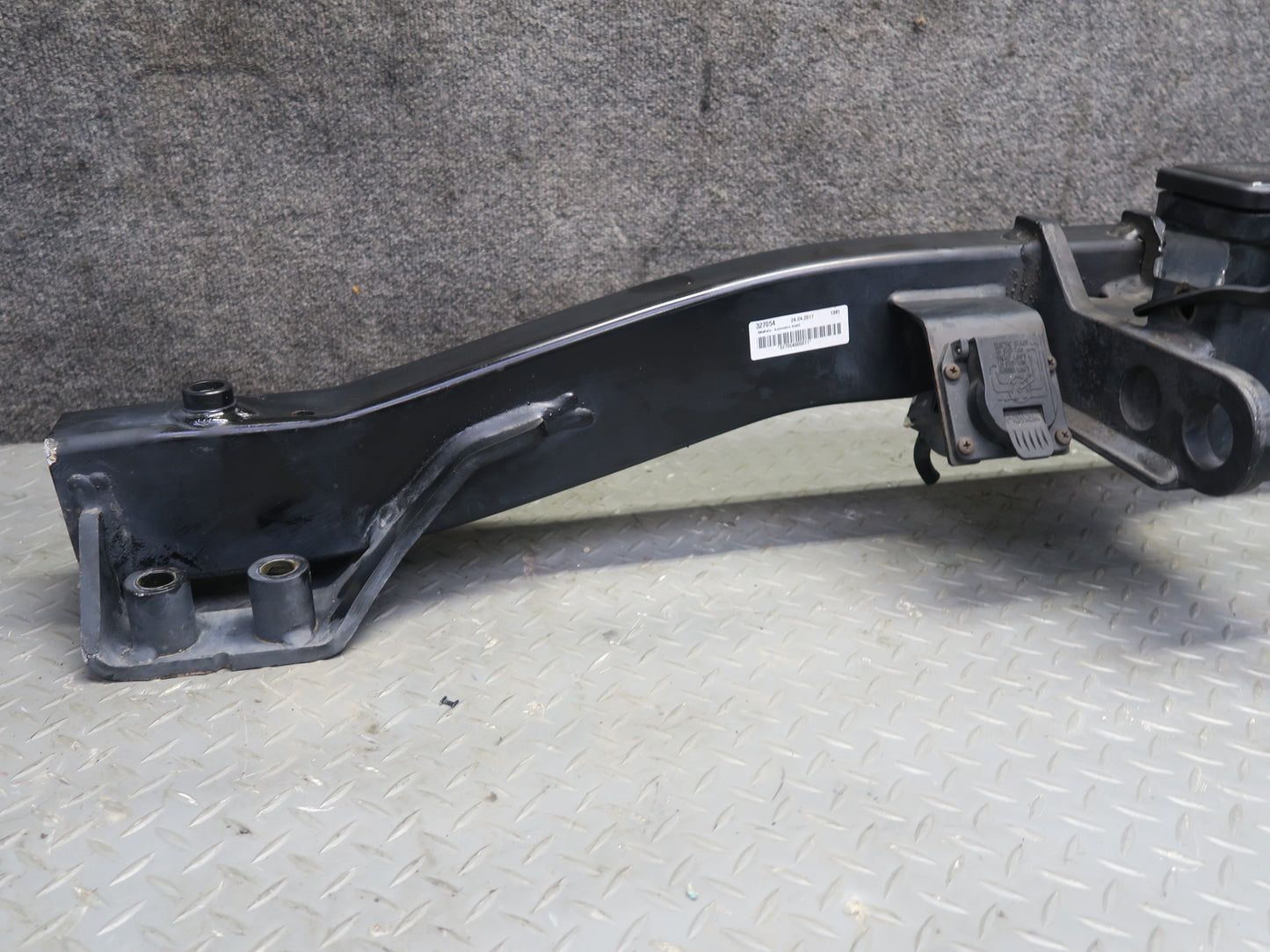2014-2017 Porsche Cayenne 958 Rear TOW Bar Towing Trailer Hitch 95804480131